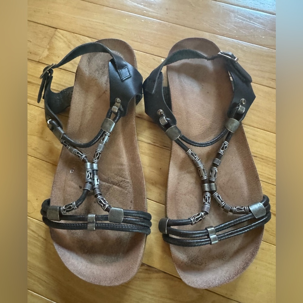 Black leather and metal Beaded Women's Sandals with buckle